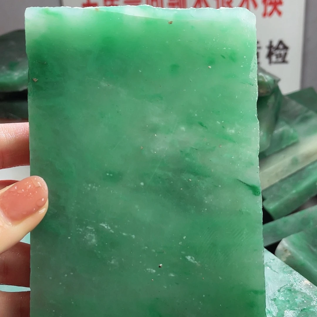 露***瑰定制石英质玉（非洲翠）