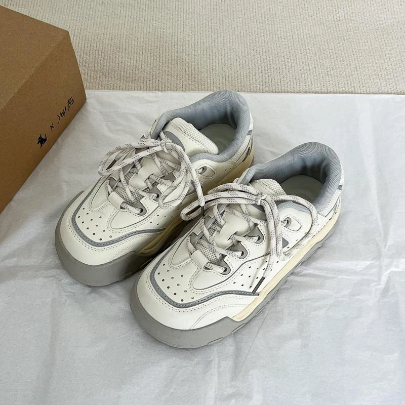 复古厚底面包鞋女年春季新款百搭小白鞋小众休闲运动大头板鞋