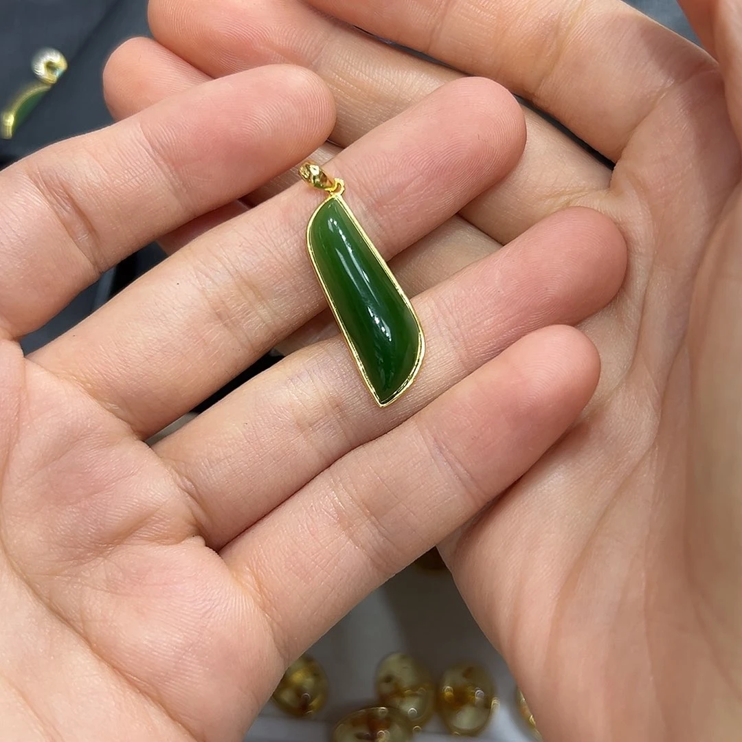 和田玉银S925镶嵌颈饰哒***室