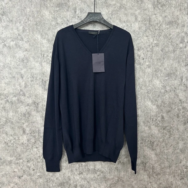 未使用 Prada/普拉达 Prada藏蓝色v领打底衫