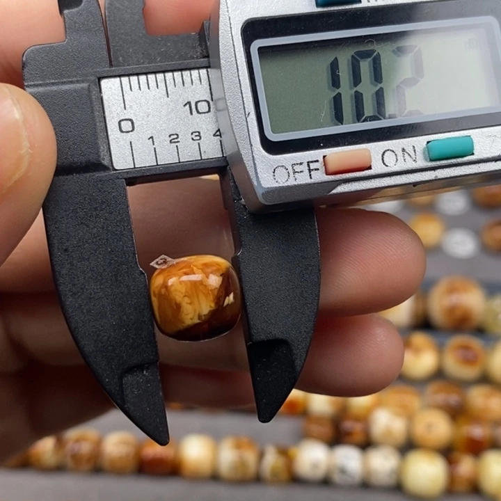 琥珀颈饰未镶嵌老型