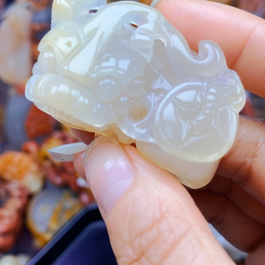 石英质玉（黄龙玉）未镶嵌颈饰