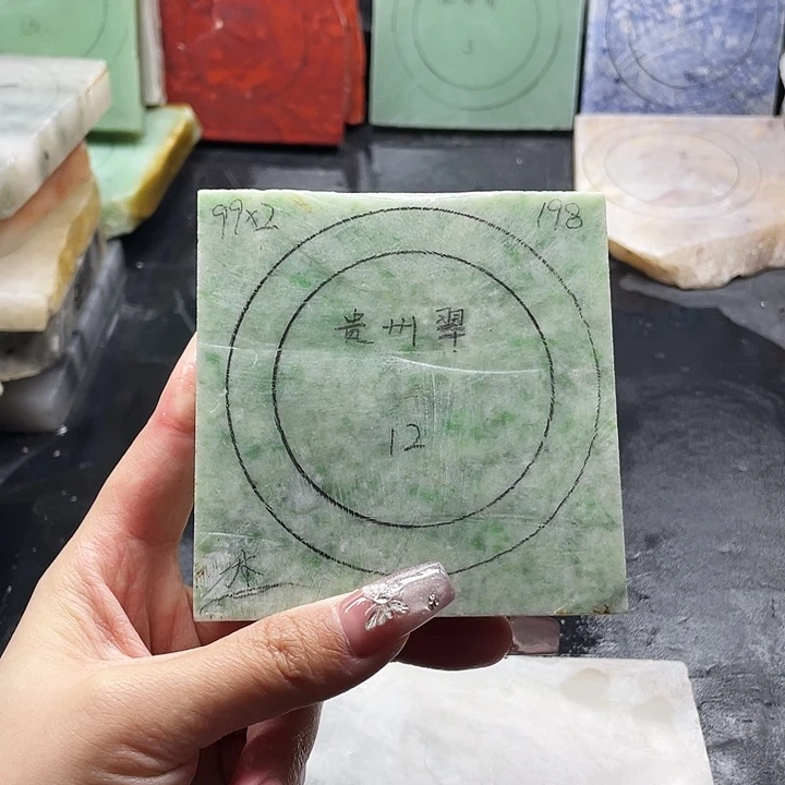 石英质玉未镶嵌手镯定制