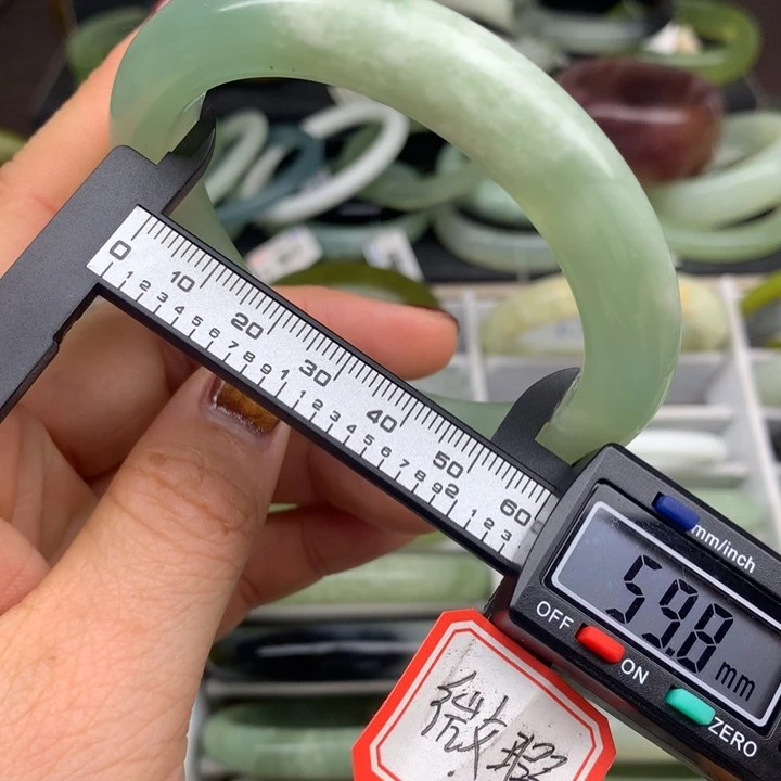 蛇纹石玉未镶嵌手镯629