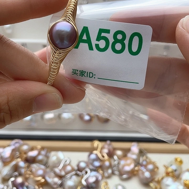 未镶嵌天然珍珠。  漏 漏 漏淡水珍珠