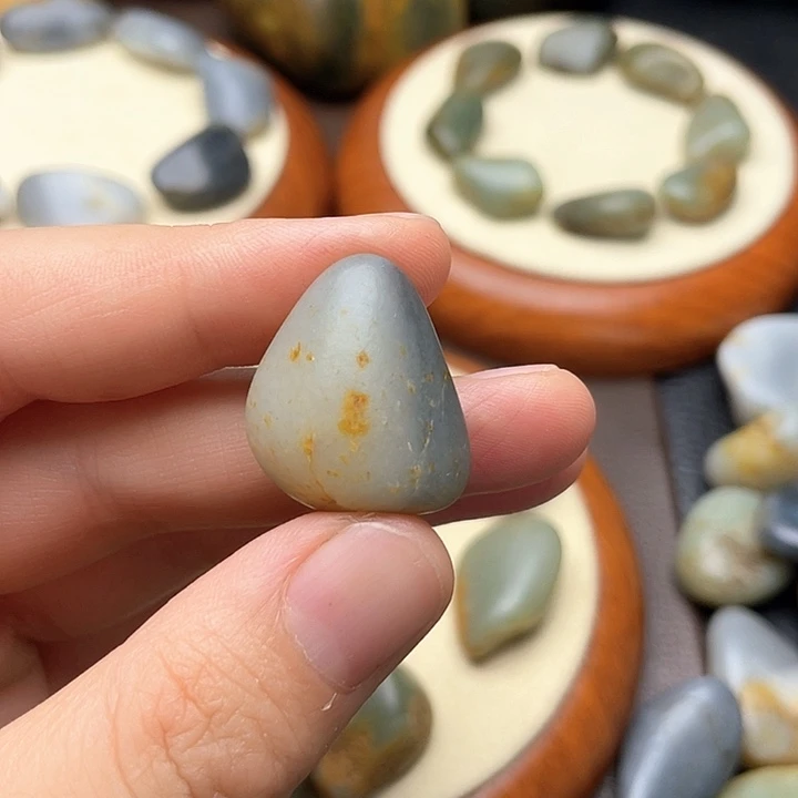 幸***轮和田玉未镶嵌颈饰37