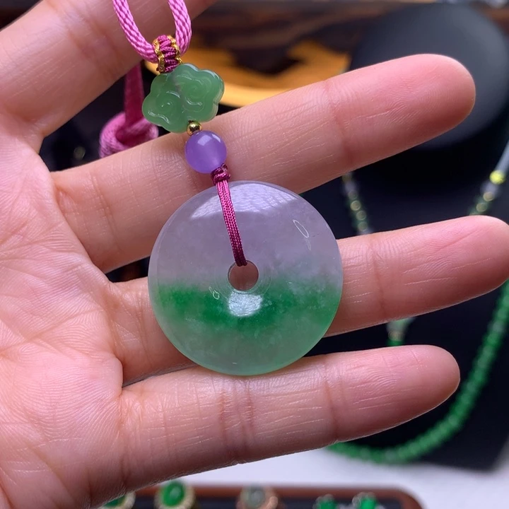 翡翠吊坠(赠链)未镶嵌
