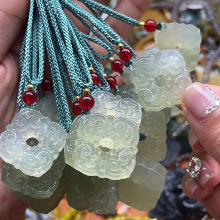 蛇纹石玉未镶嵌吊坠
