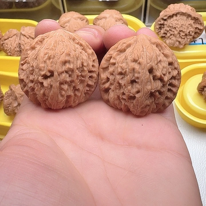 文玩核桃把件绣球