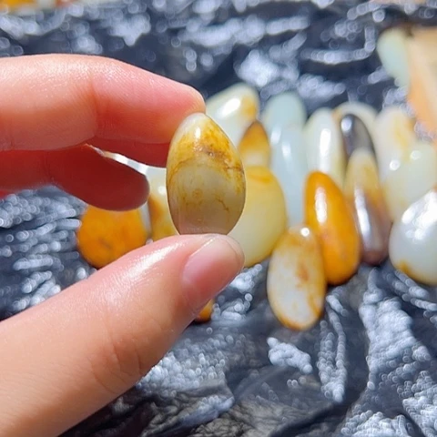 和田玉（糖玉）未镶嵌颈饰7.6克