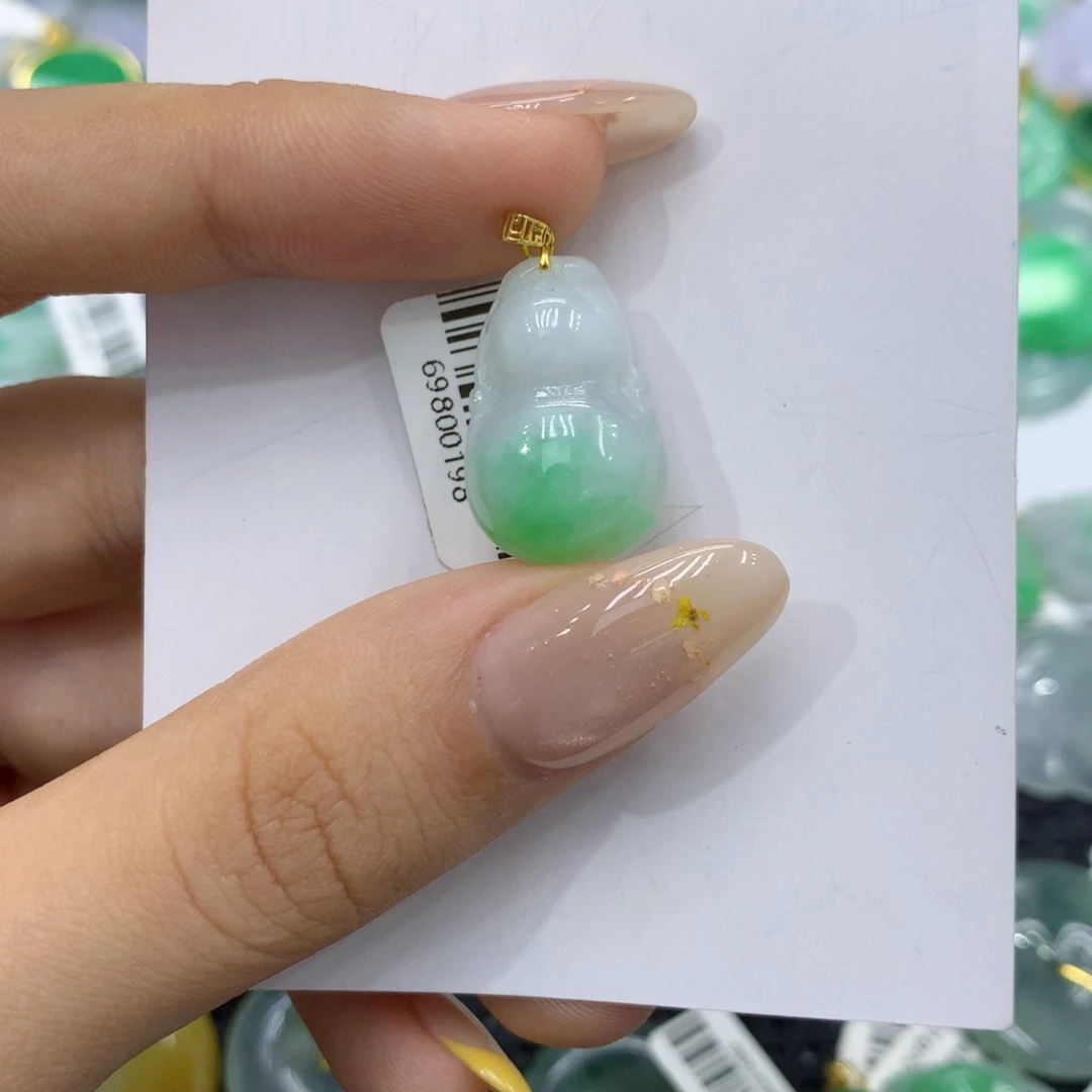 颈饰18K金镶嵌翡翠