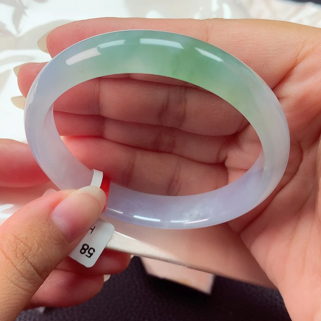 翡翠手镯（贵妃镯）未镶嵌天然缅甸A货翡翠手镯