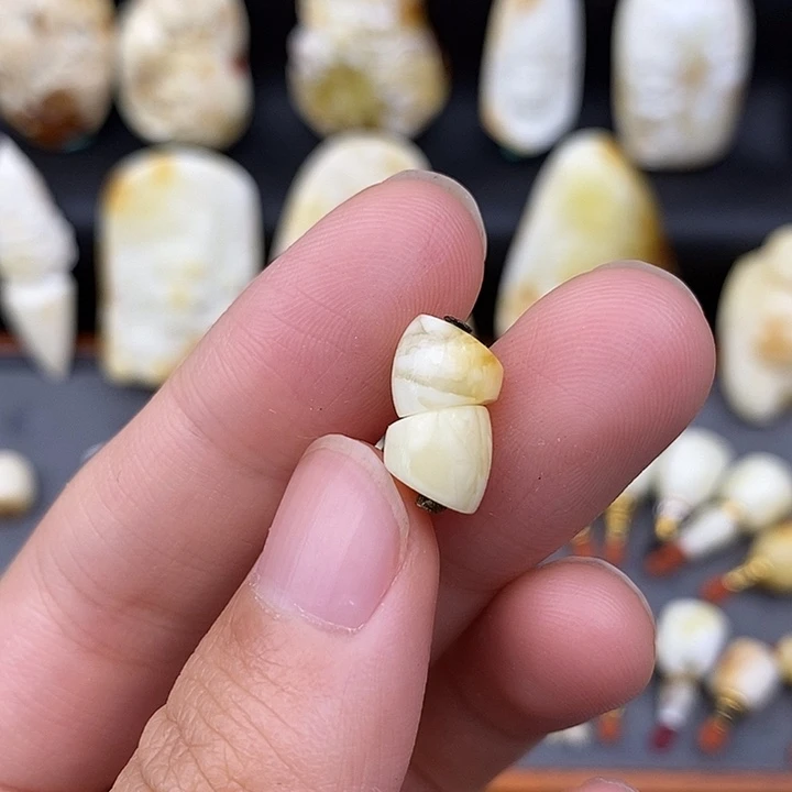 未镶嵌琥珀裸石8对珠a392