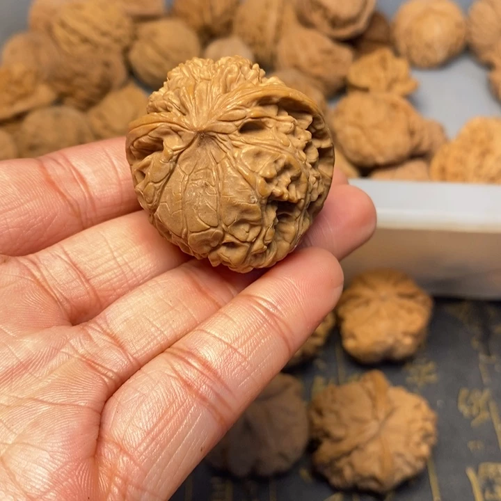 郭***店文玩核桃吊坠文玩核桃异形单只