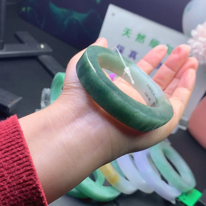 未镶嵌翡翠手镯定制翡翠