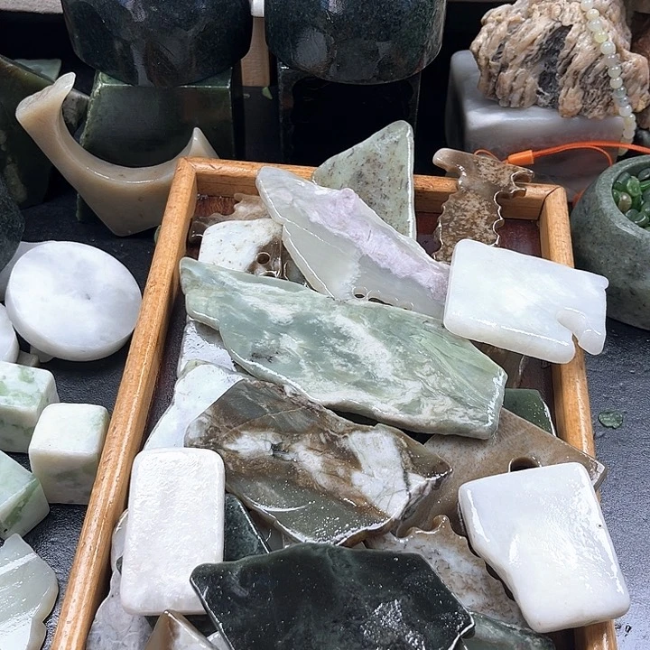 和田玉（糖玉）未镶嵌挂件广*人