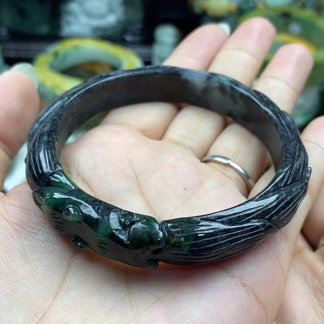 颈饰未镶嵌翡翠福**照手镯