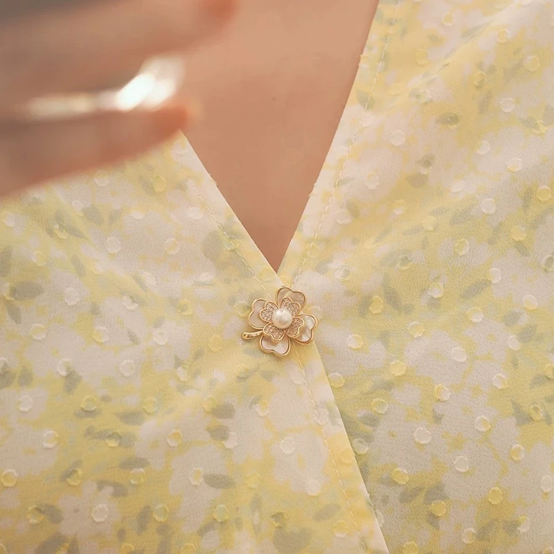 铜贝壳胸针 5553 迷你四叶草2 小香风可爱少女简约防走光刺马针