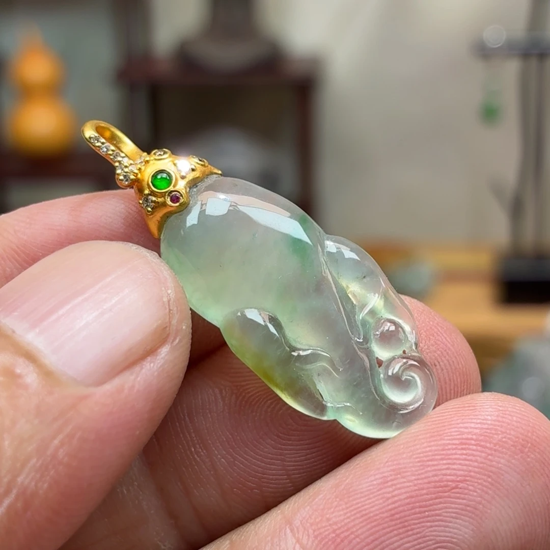 翡翠18K金镶嵌颈饰