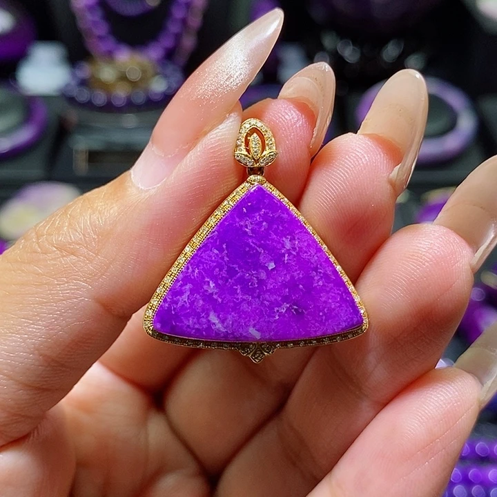 18K金镶嵌苏纪石（舒俱来）吊坠