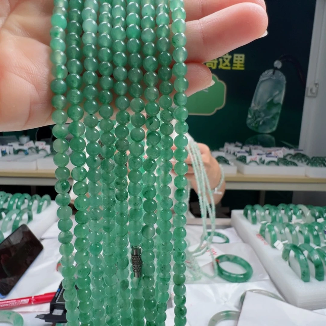石英质玉合金颈饰