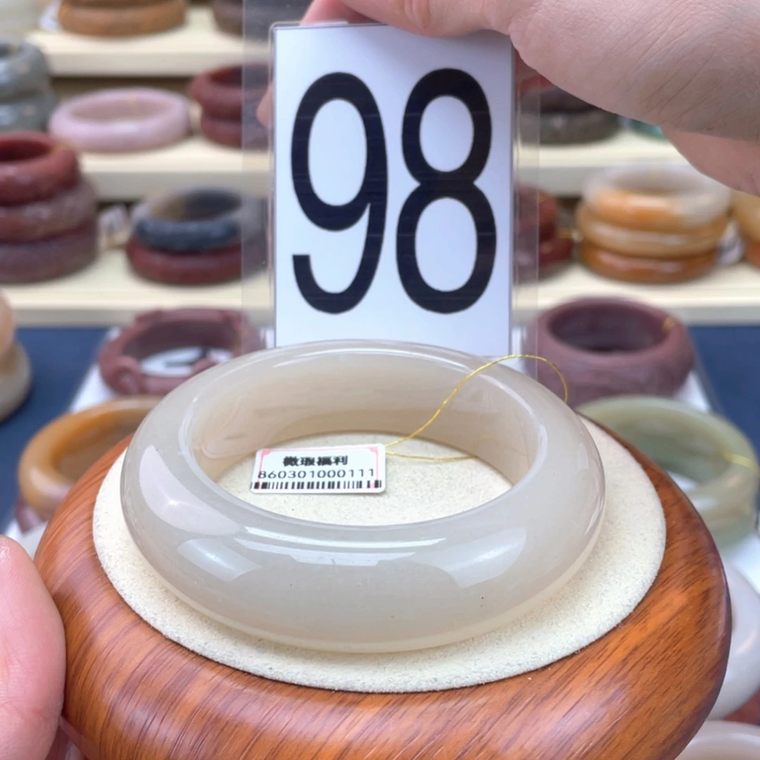 【闪购商品】石英质玉手镯未镶嵌