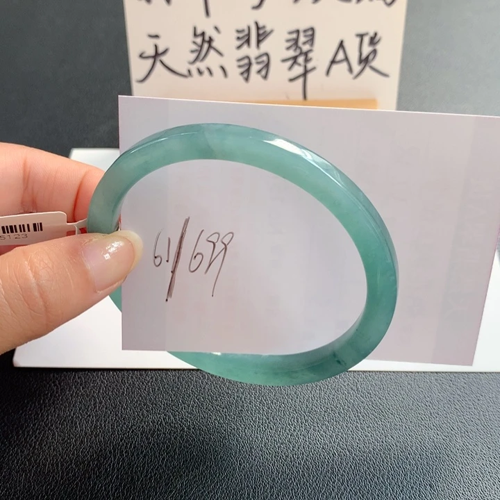 翡翠手镯未镶嵌天然翡翠