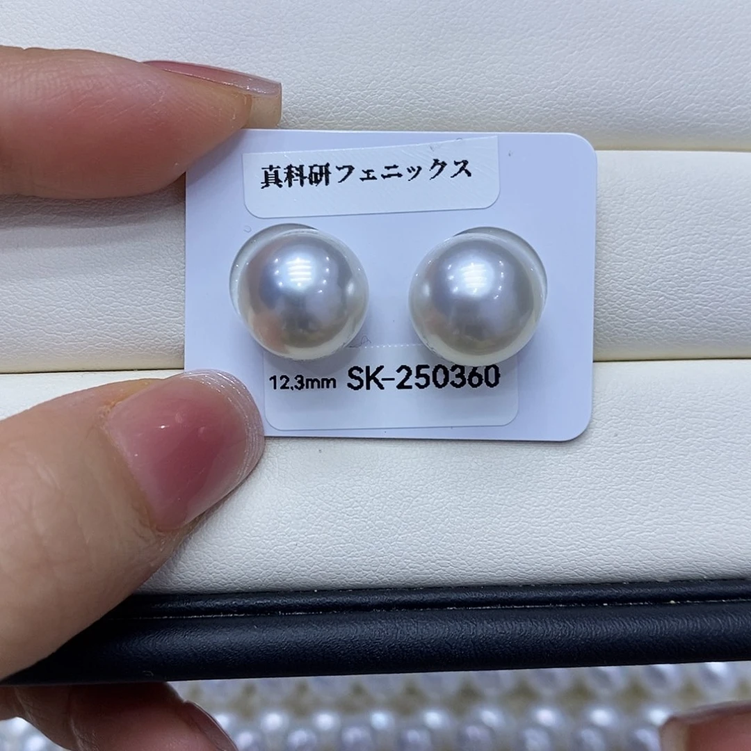 18K金镶嵌海水珍珠耳饰张****衣12到13点位