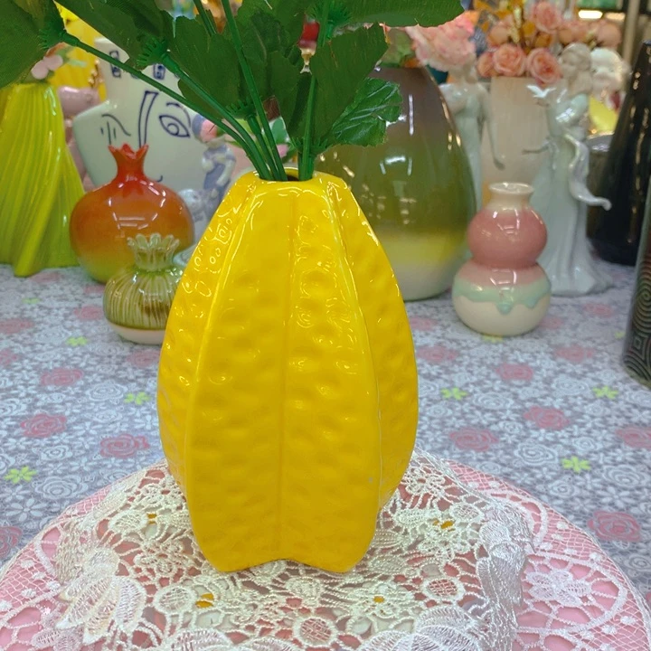 陶瓷杨桃浮雕花瓶高15厘米 出口北欧库存