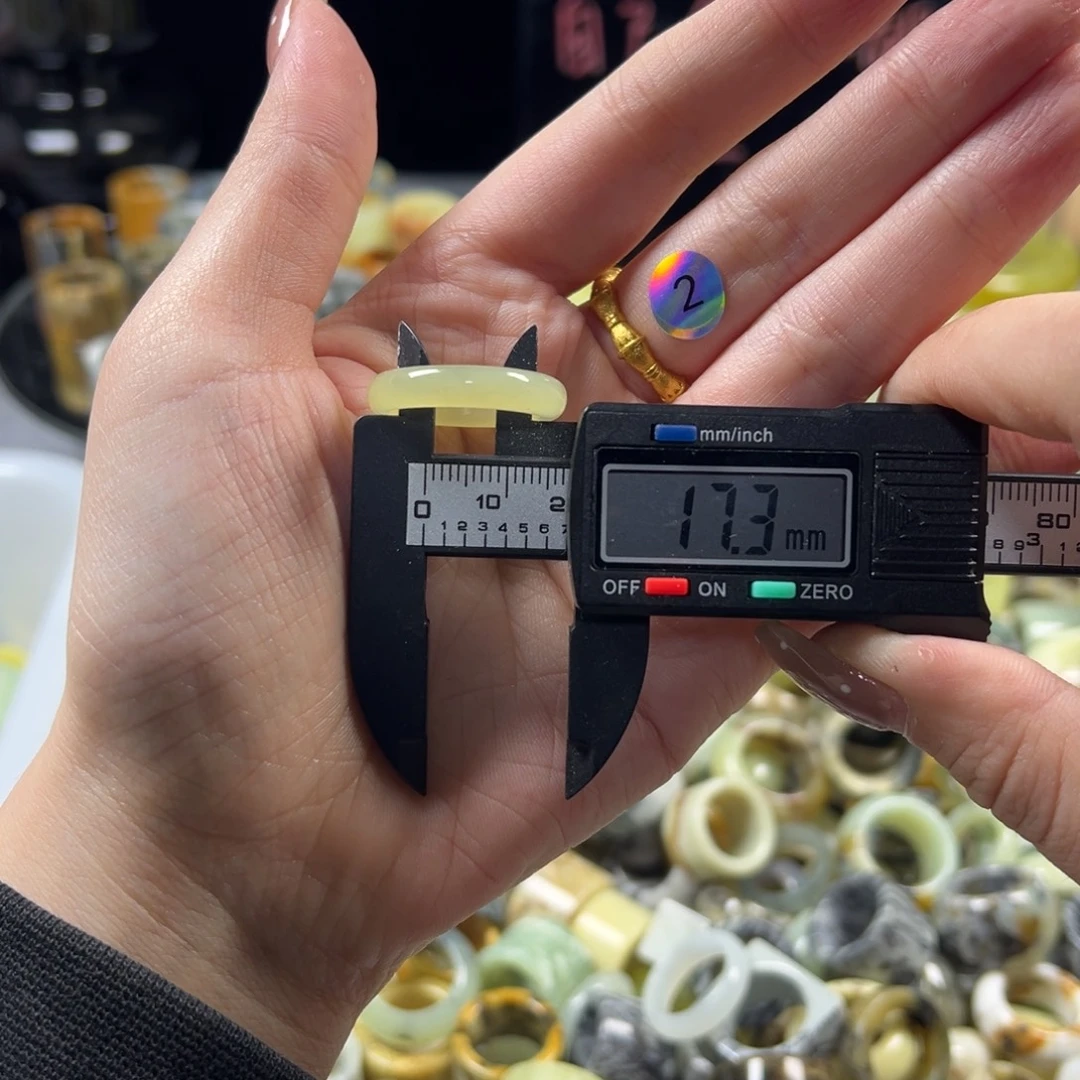 蛇纹石玉未镶嵌戒指