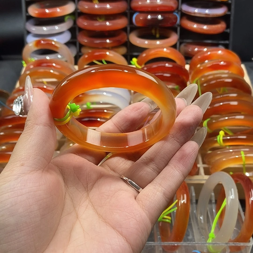 一***气玛瑙/玉髓未镶嵌手镯