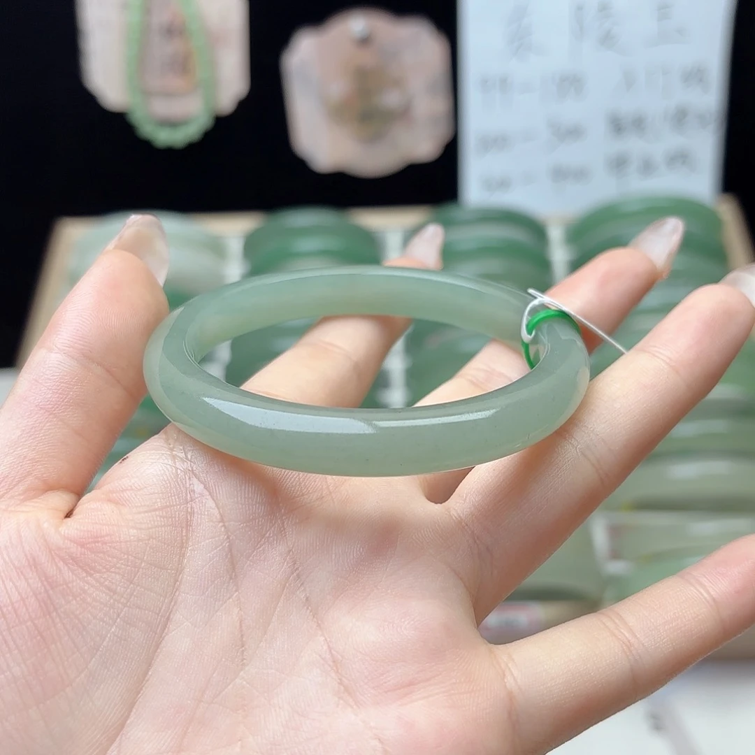 石英质玉手镯未镶嵌58