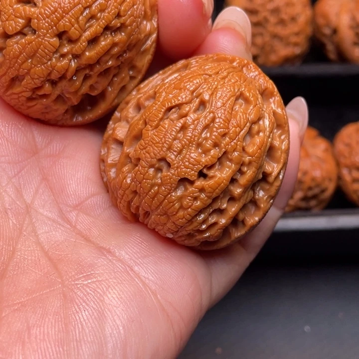 文玩核桃把件秦岭野生核桃