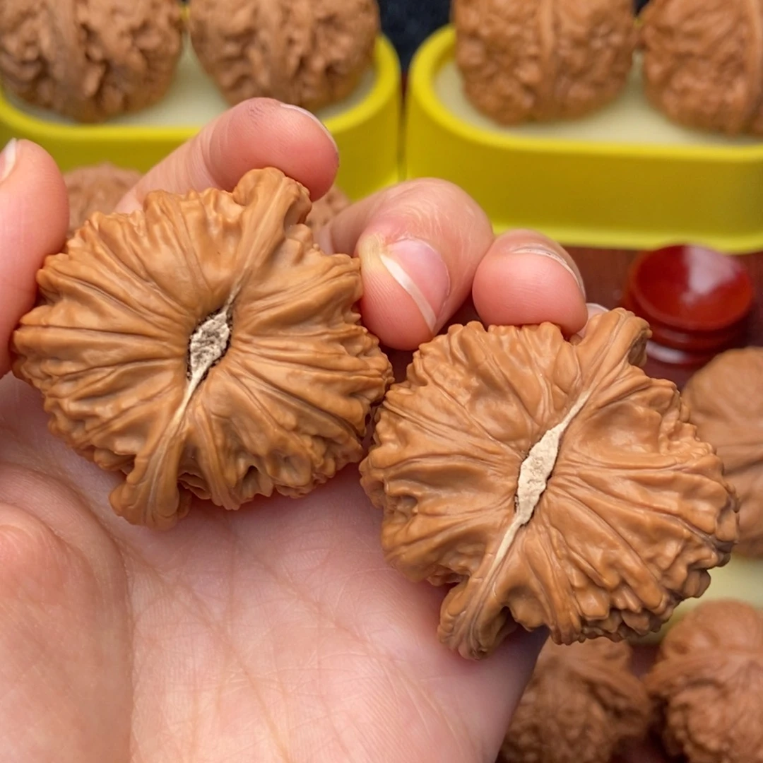 文玩核桃吊坠百***先45白狮子