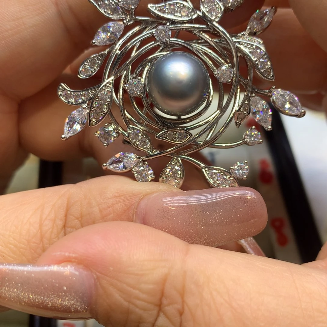 未镶嵌胸饰海水珍珠