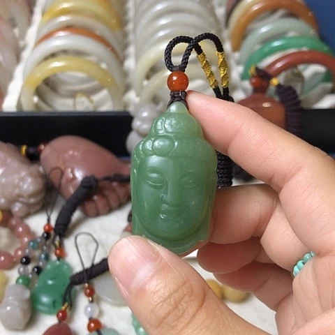 石英质玉未镶嵌颈饰