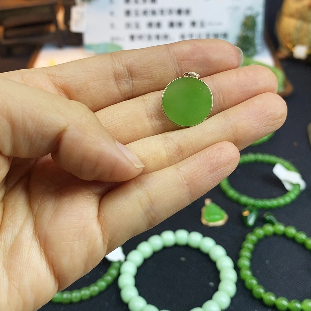 五***月和田玉（碧玉）未镶嵌颈饰