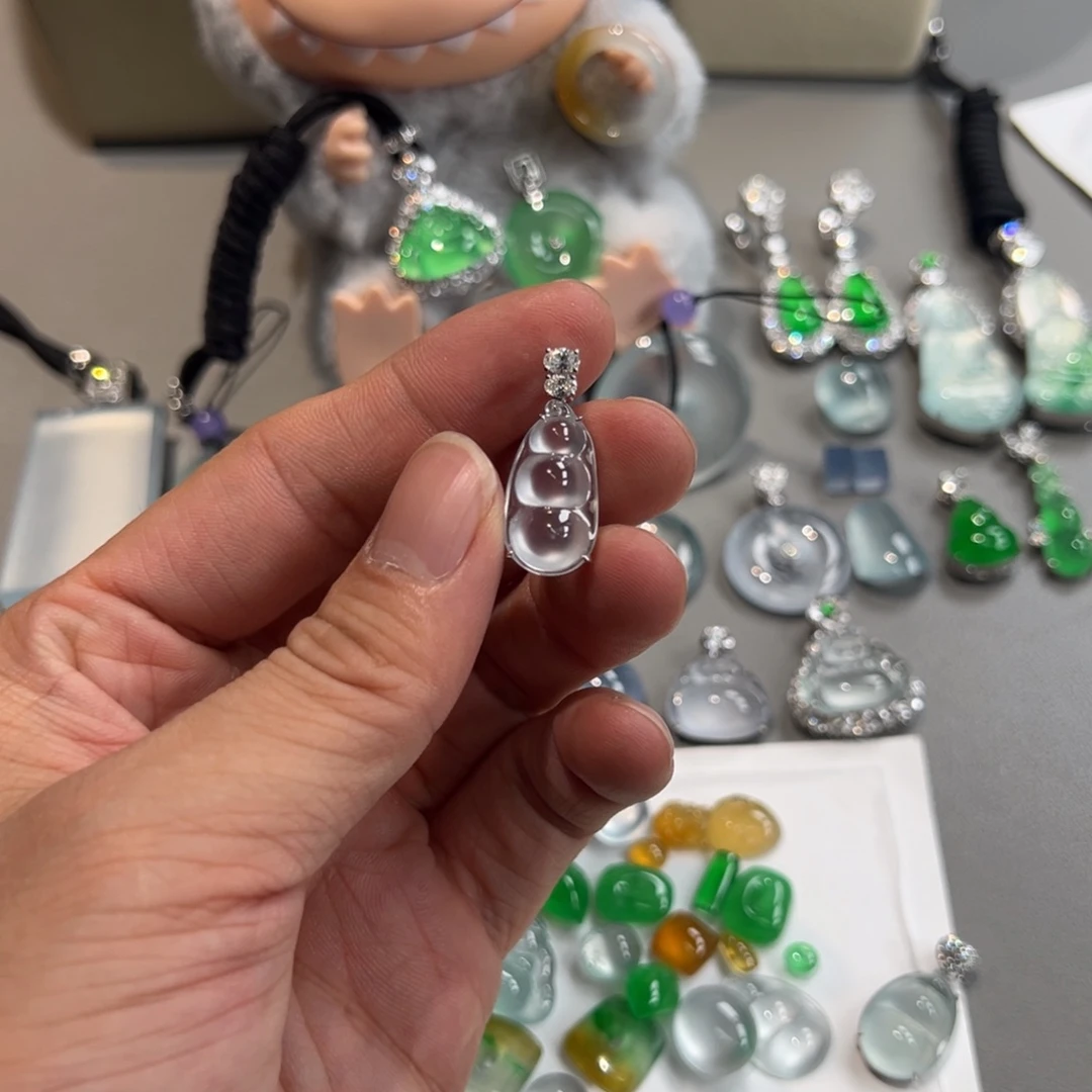 翡翠未镶嵌颈饰闪购商品翡翠颈饰未镶嵌