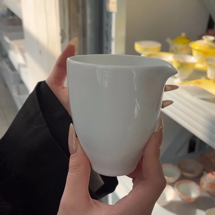 公杯。
