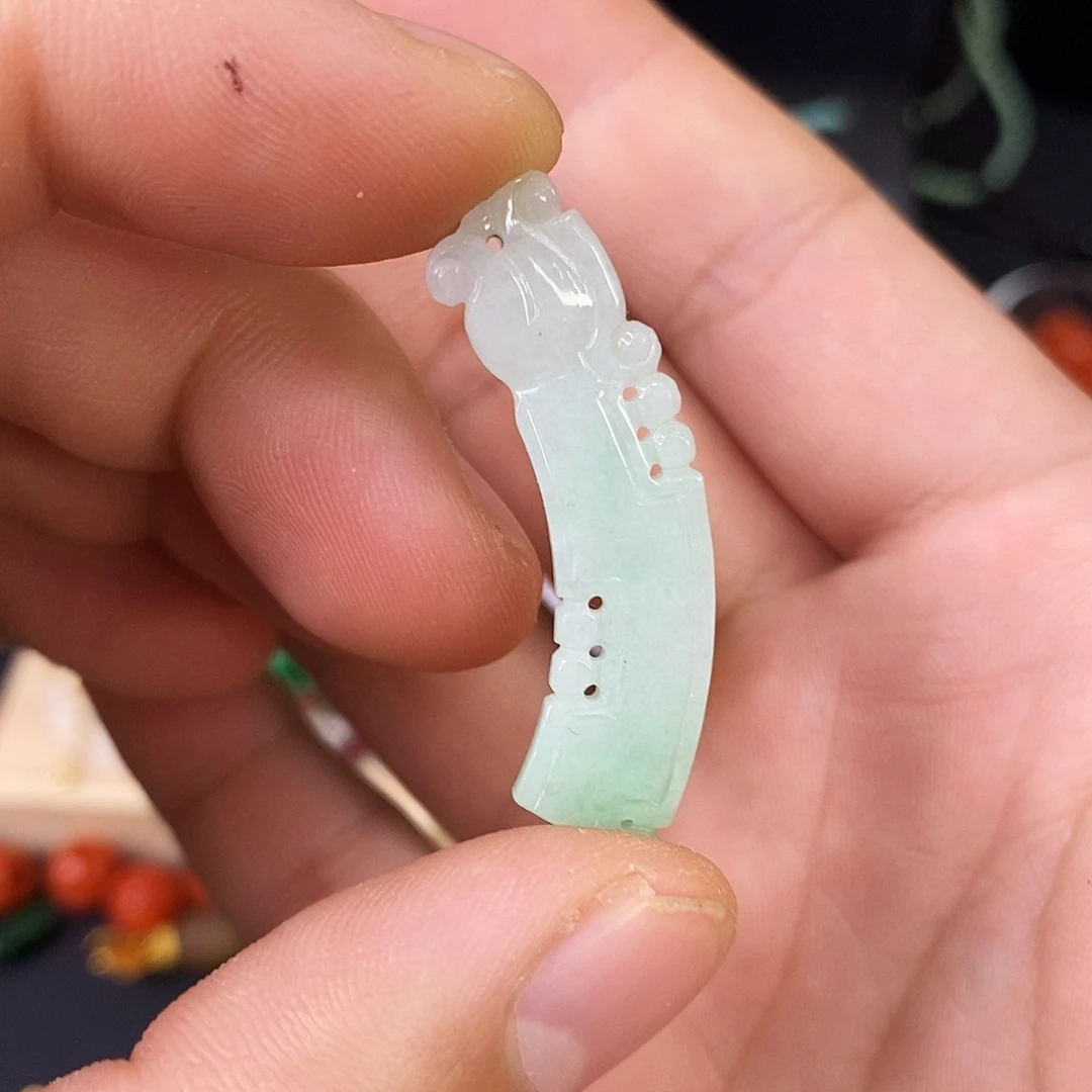 颈饰未镶嵌翡翠吊坠