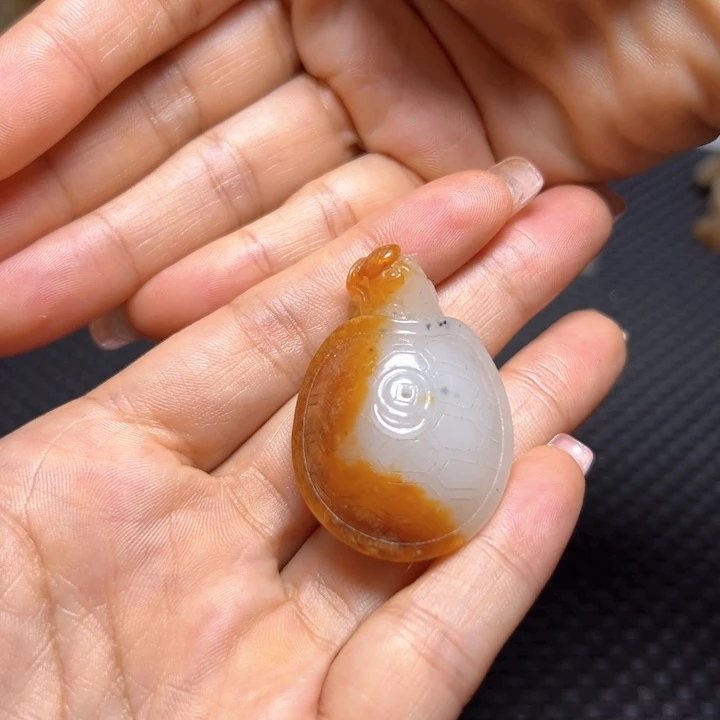 和田玉（糖玉）未镶嵌挂件