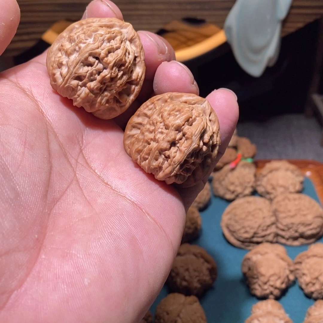 文玩核桃吊坠白狮子36