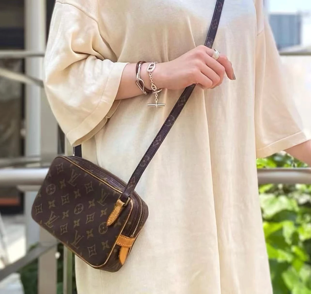 修复品LouisVuitton/路易威登迪士尼相机包单肩包后换植鞣革2LV包