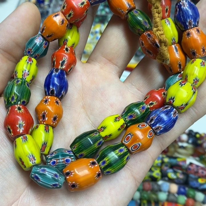 琉璃颈饰雪弗莱桶珠