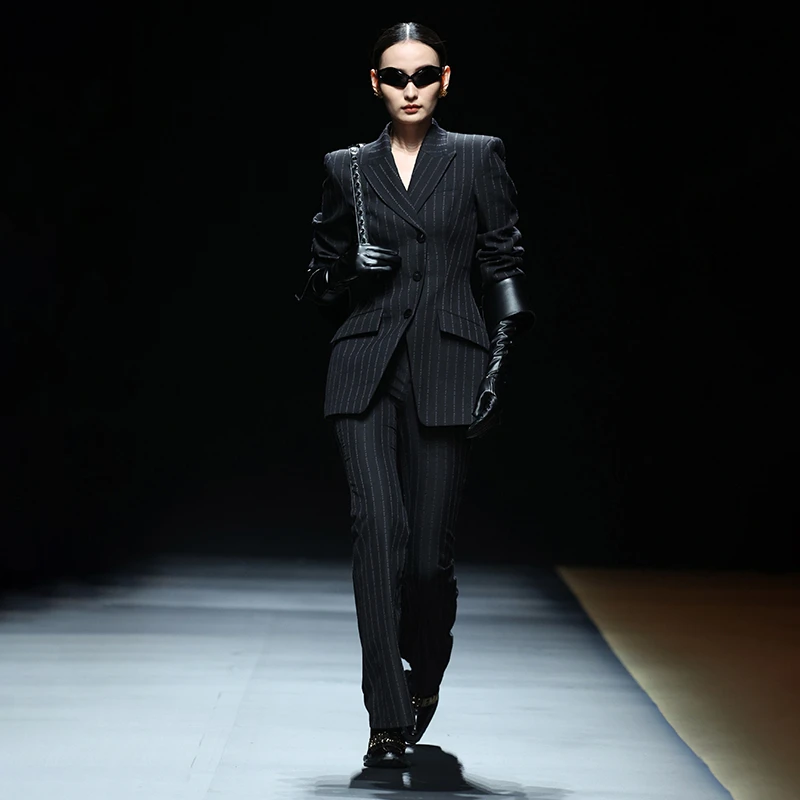 MAGGIE MA设计师款典黑品牌logo提花酷飒有调性西装套装238C/239P