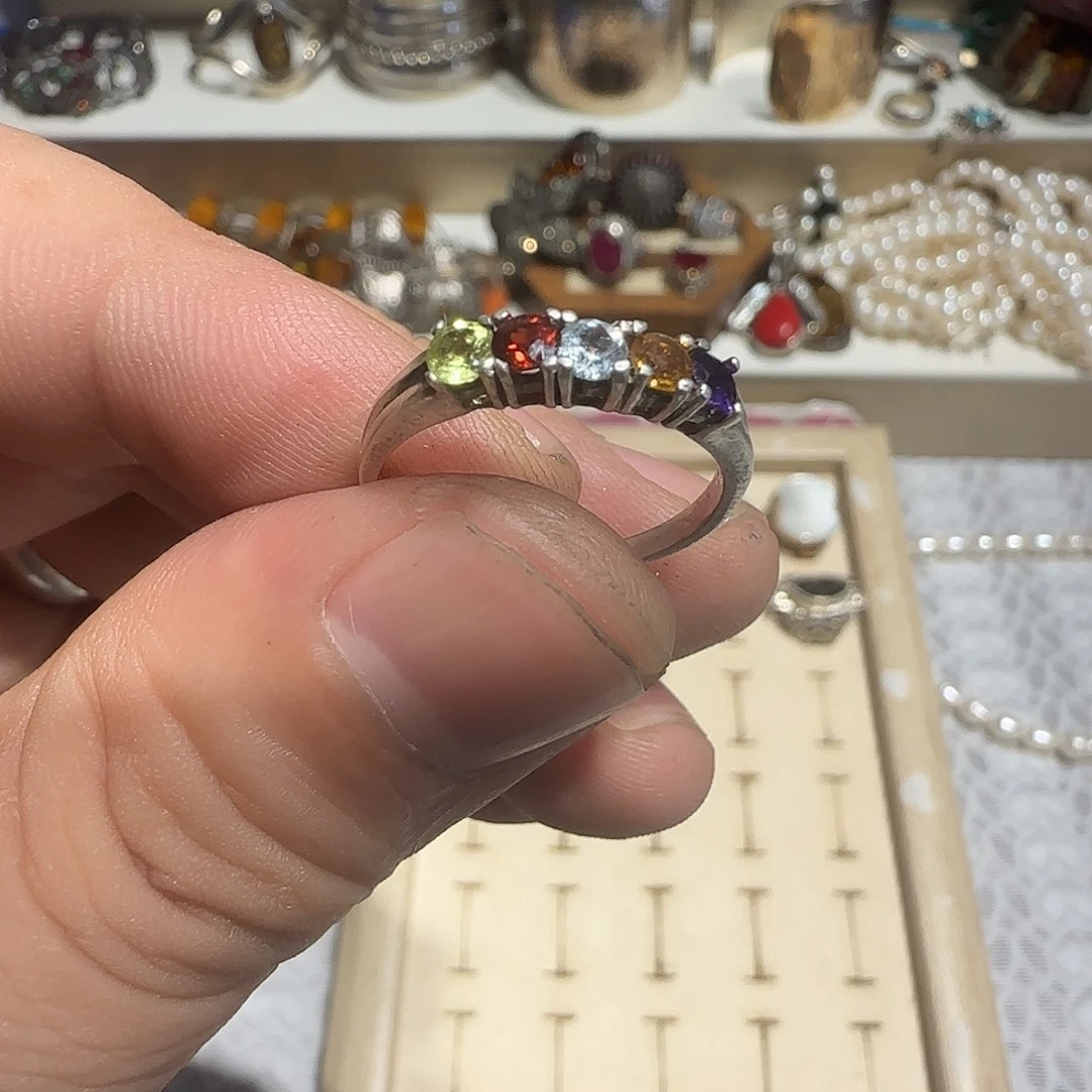 嫣***然大理石纯铜吊坠的设计也是