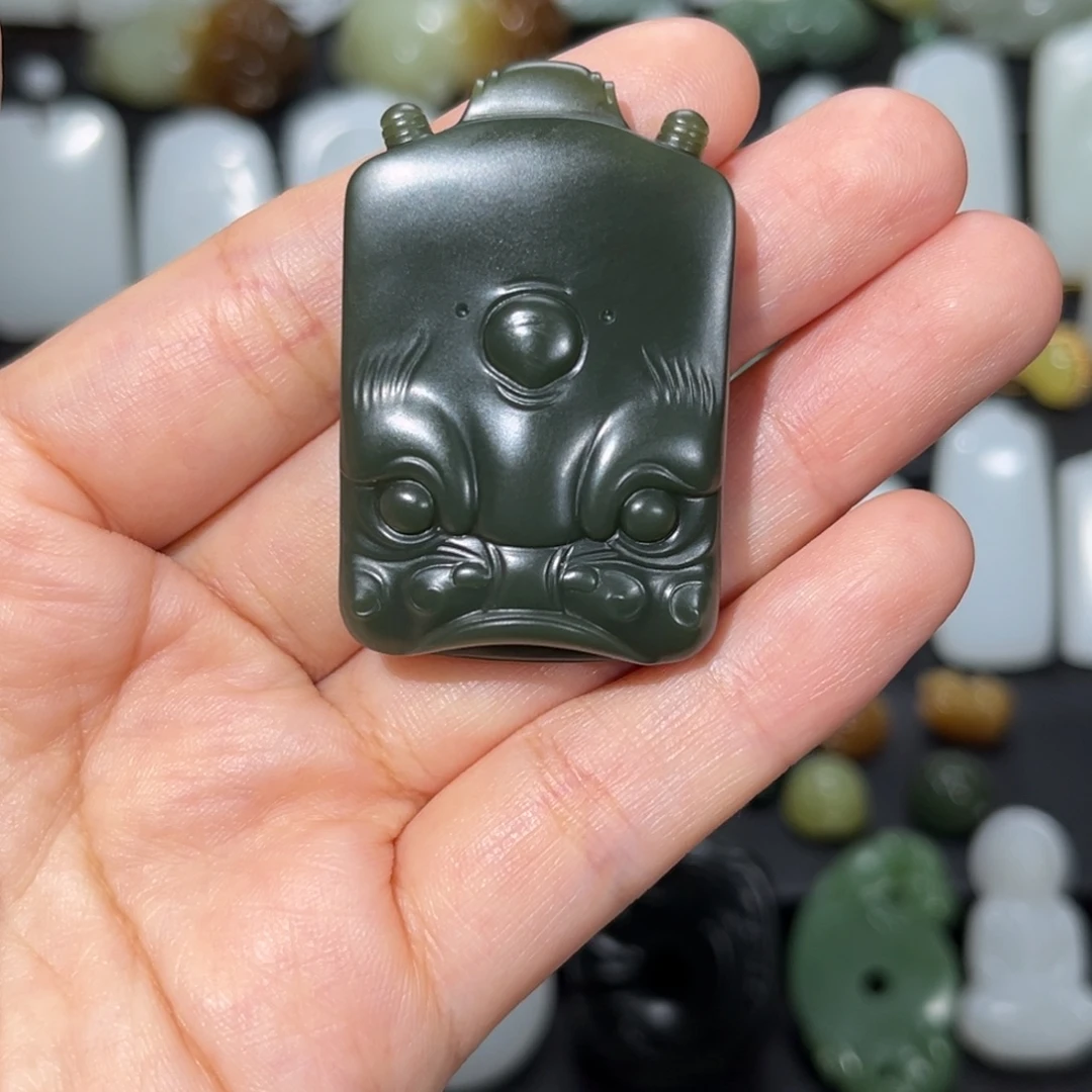 和田玉未镶嵌吊坠(赠链)