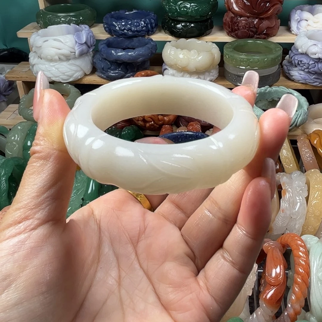 石英质玉未镶嵌纯手工雕刻手镯