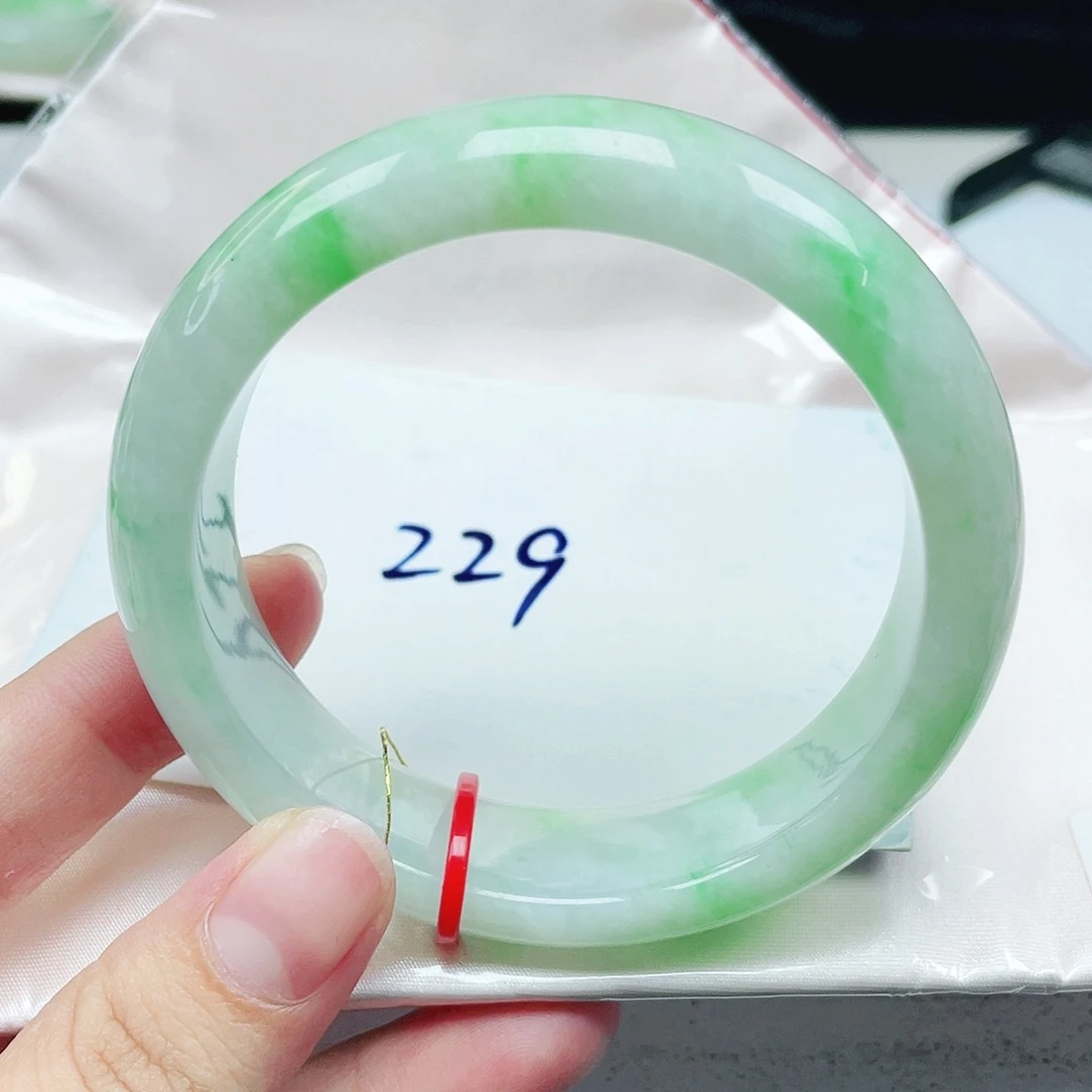 凯***哥翡翠未镶嵌手镯正圈宽边56.2