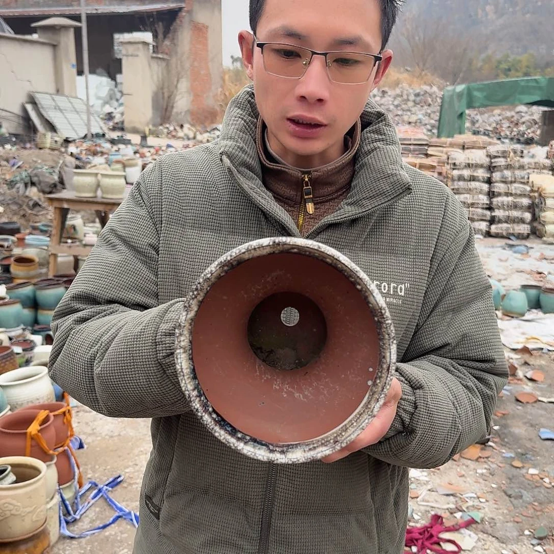 紫砂花盆瑕疵01一个一个